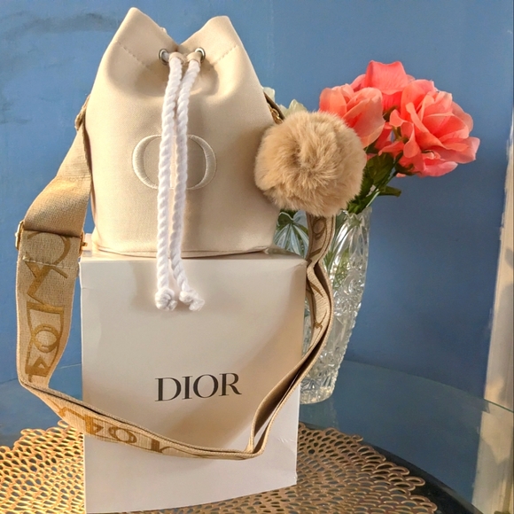 Dior - Picture 1 of 13